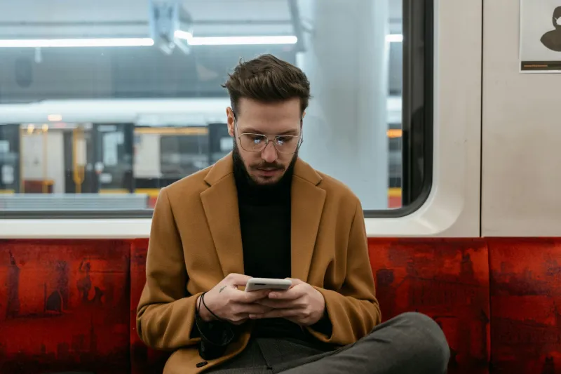 5G Lies: The Commuter Nightmare Behind Those Shiny Signal Bars