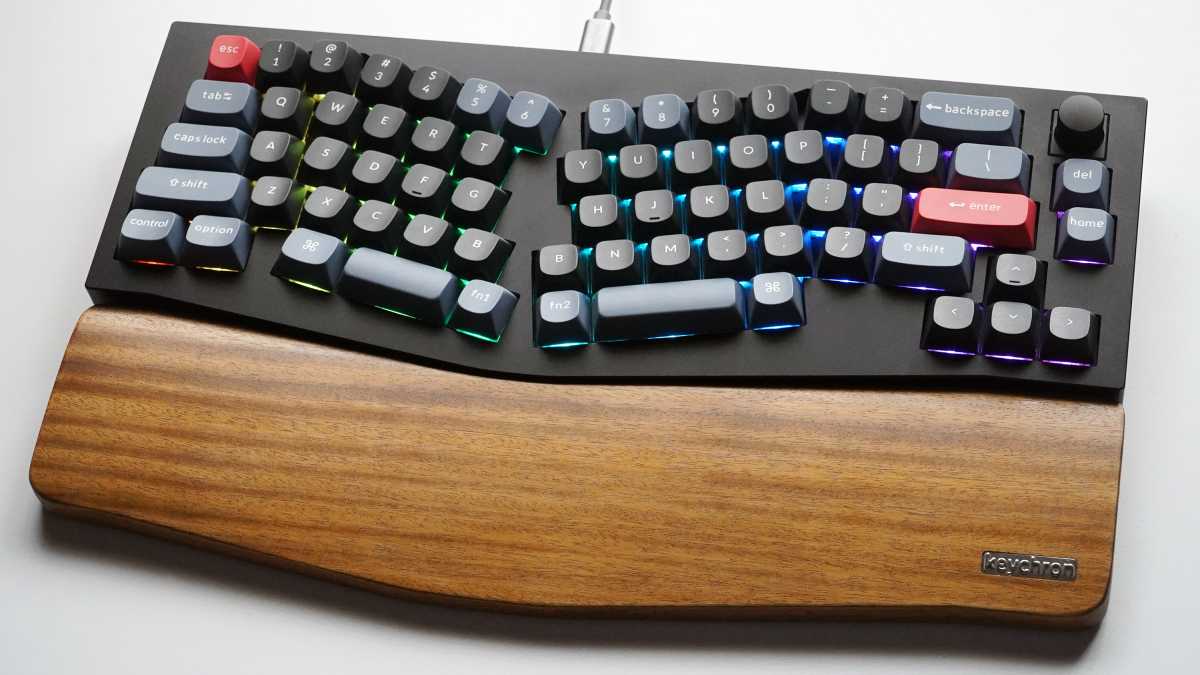 Keychron Q8 and wooden wrist rest