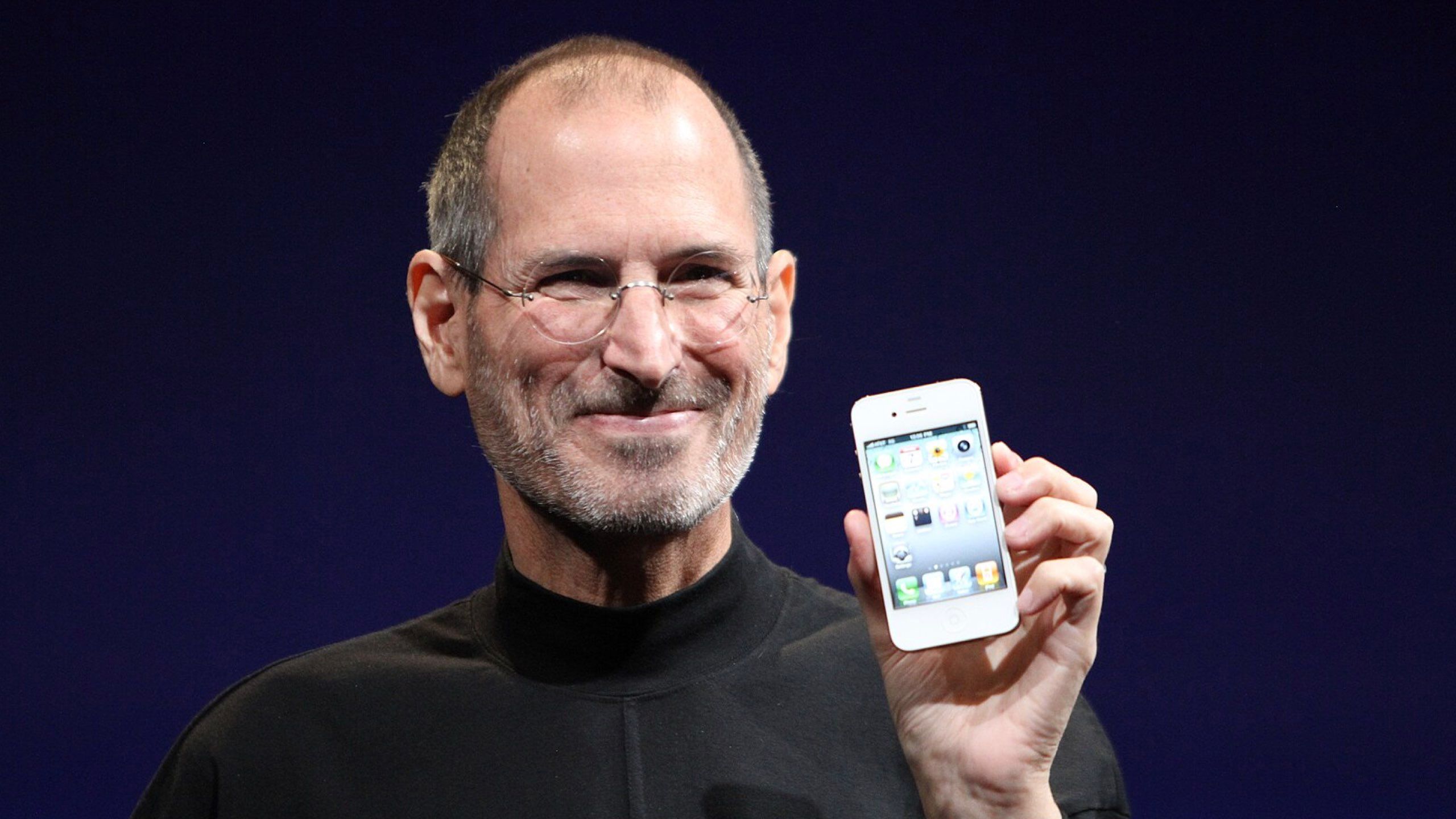 Steve Jobs shows off iPhone 4 at the 2010 Worldwide Developers Conference