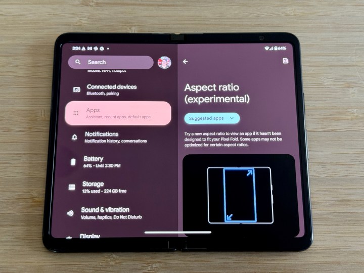 Google Pixel Fold showing new app aspect ratio setting.