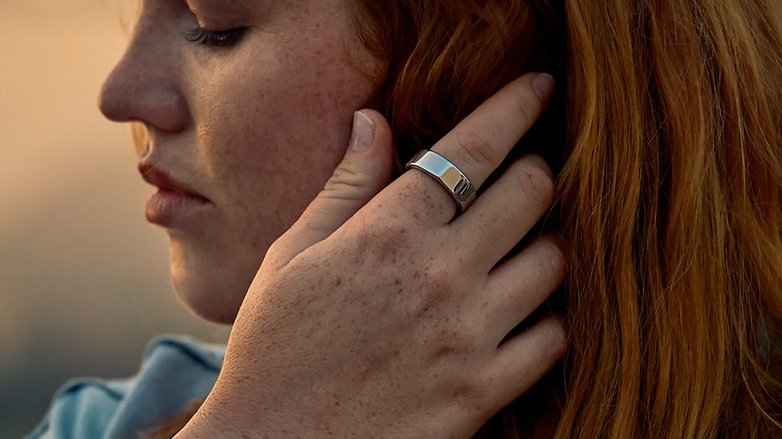 A person with a ginger hair wearing the Oura Heritage