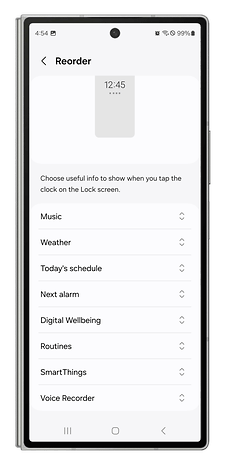 One UI screenshots showing how to display and select widgets for the lock screen.