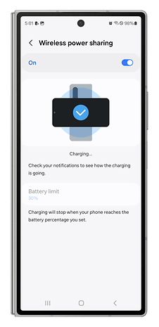 One UI screenshots showing how to charge other devices wirelessly.