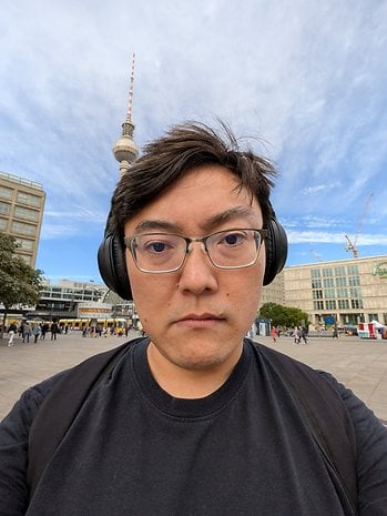 Google Pixel 9 Pro: Ultra-wide angle selfie