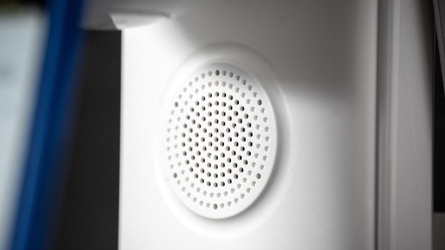 Close-up of the Reolink Atlas PT Ultra device and its powerful speaker.