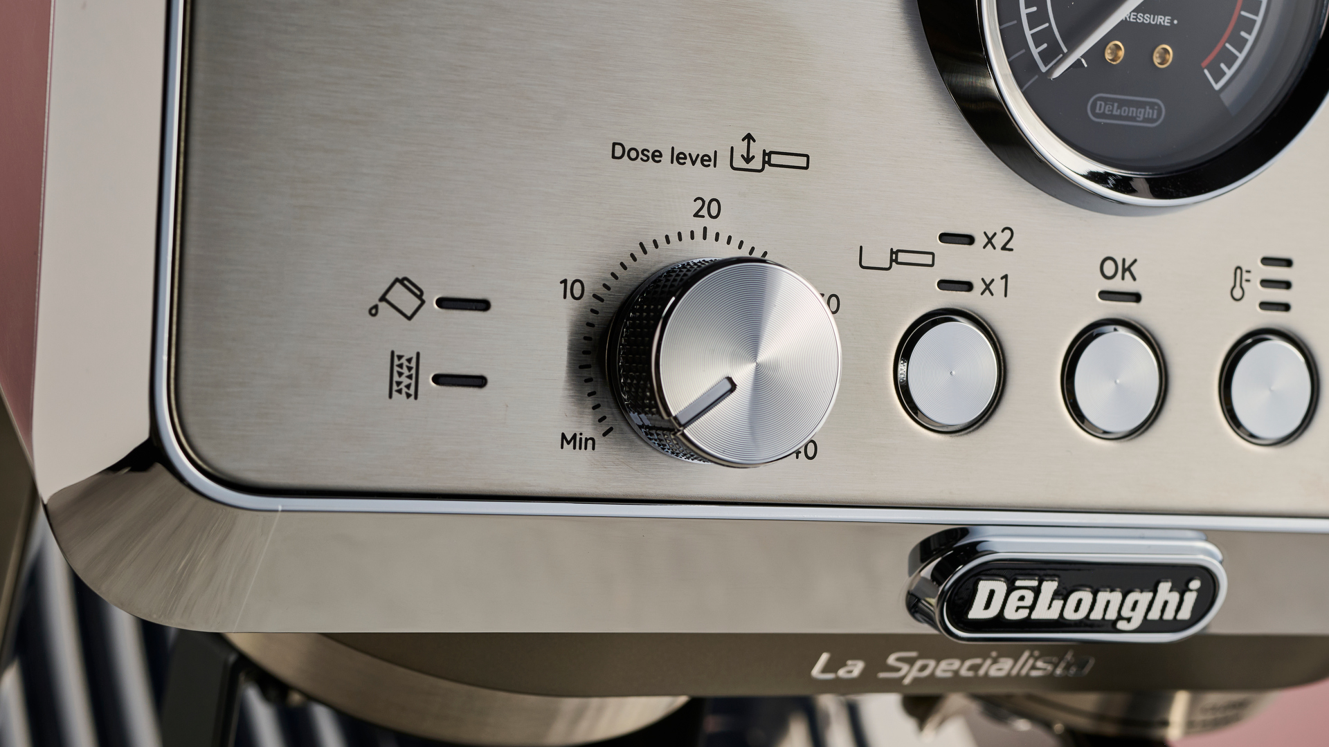 A close-up view of the dose level dial, dose selection button, and indicator lights.