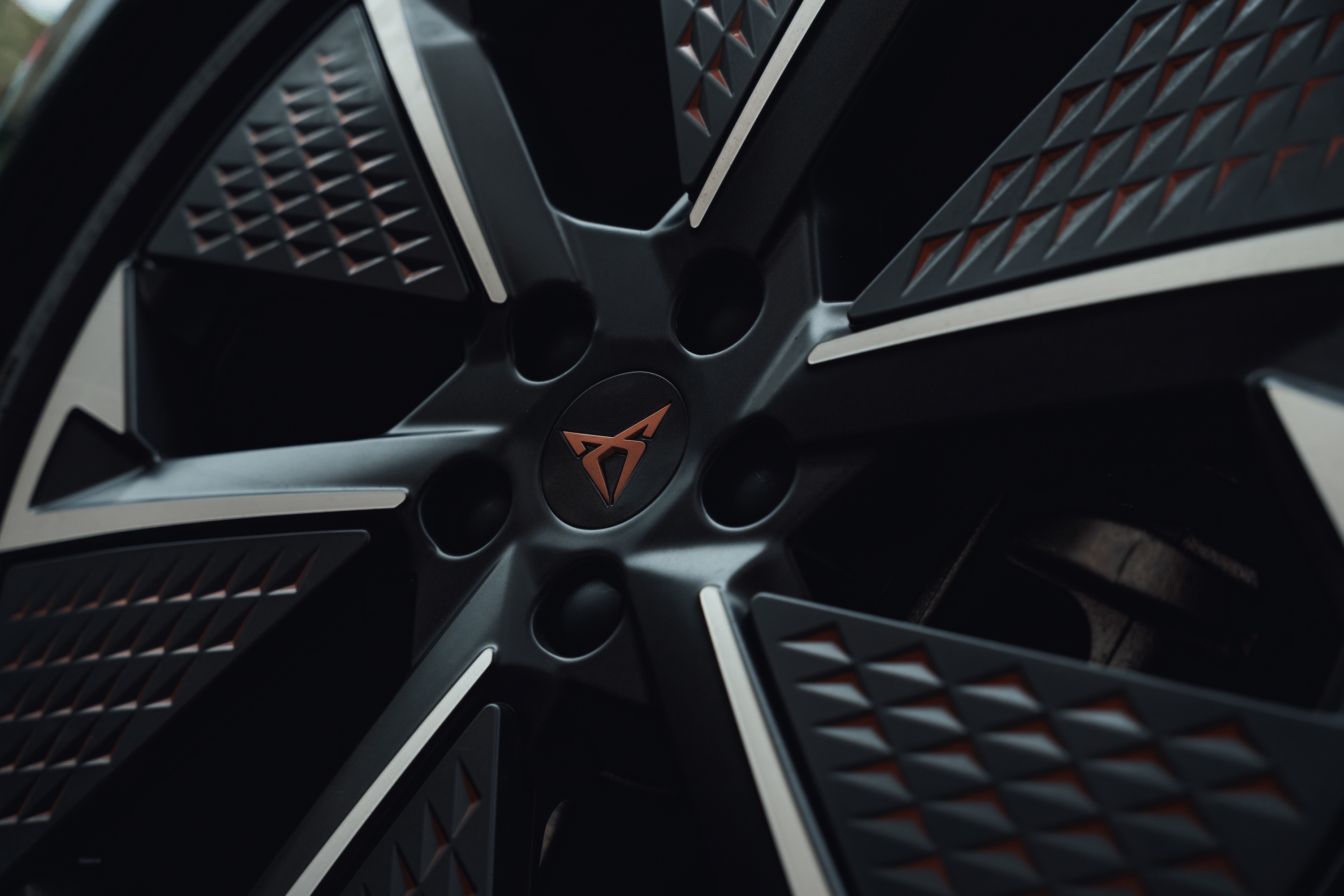 A photo of the Cupra Born VZ's wheel.